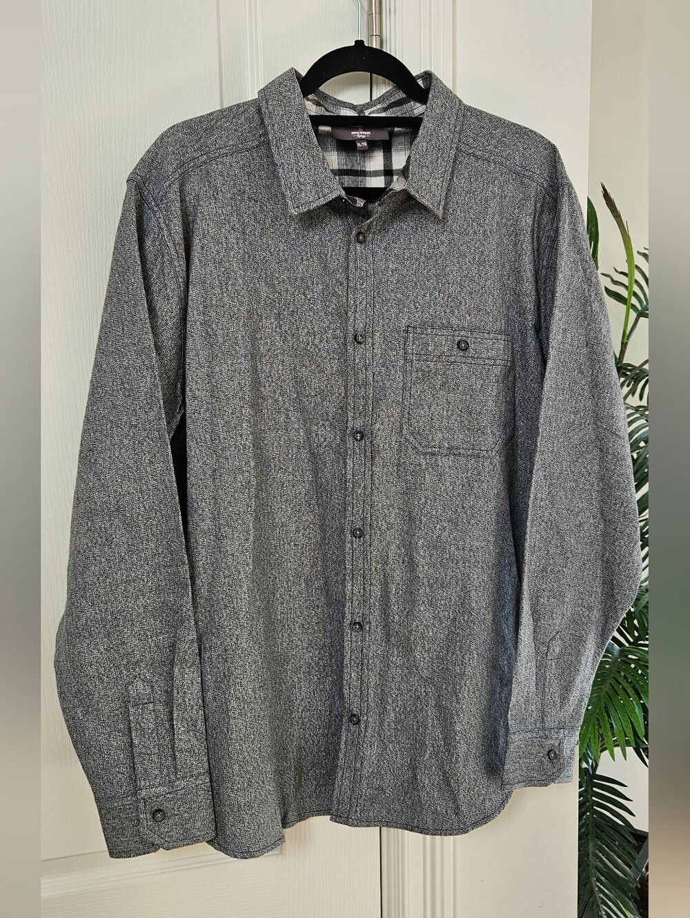 Men's Casual Gray Button-Down Shirt with Chest Pocket